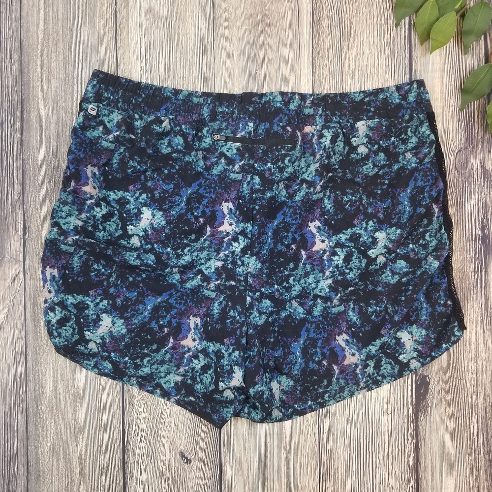 Fabletics Pamela Tidepool Island Runner Shorts - Picture 7 of 10